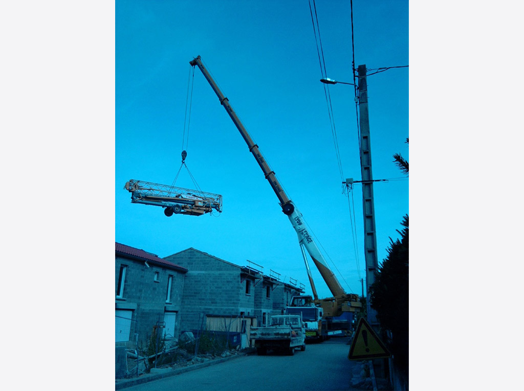 Maçonnerie TISSOT, notre matériel : Grue de levage